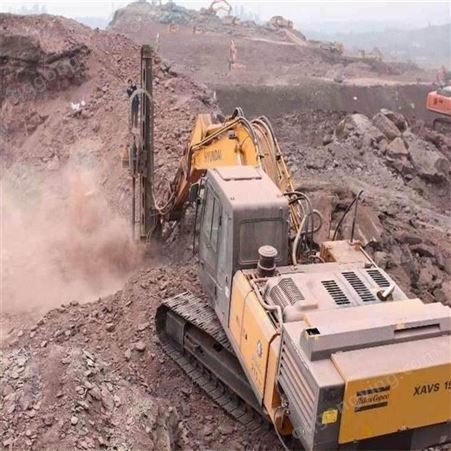 新疆阿勒泰凿岩机 挖改潜孔钻 石头胀裂现场效果图欧力特